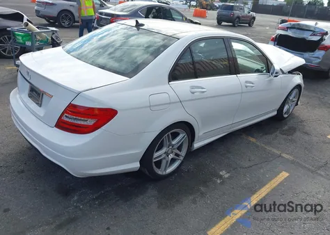 2013 Mercedes-Benz C 250 Sport из США, поврежденный, VIN WDDGF4HB6DR250327